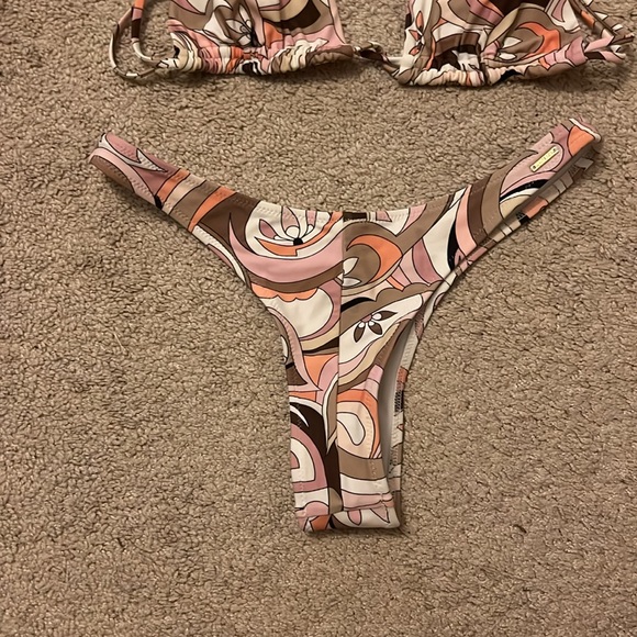 White Fox Boutique String Belmont Bikini Set Top Bottom S/M 70s geo print - Picture 8 of 9